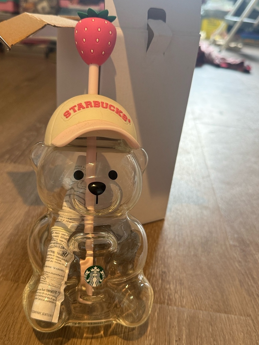 Starbucks limited edition strawberry bearista bear-shaped glass tumbler